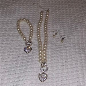 Heart pendant Pearl necklace, bracelet & earrings